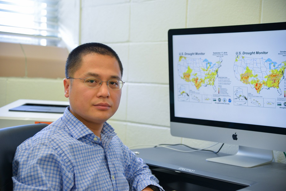 Di Tian with computer screen showing U.S. Drought Monitor graphic map